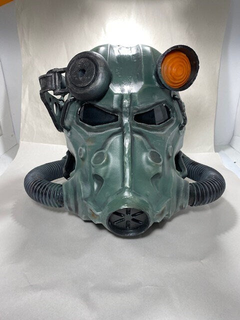 T60 Power Armor Helmet (Pre-War Military Green Paint) - Cosplay Replica - Glow in the Dark Lamp - Vacuum-Formed + Hand-Painted & Weathered