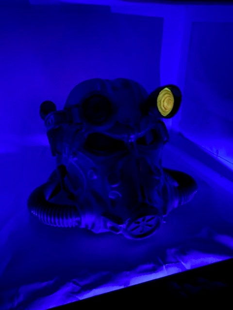T60 Power Armor Helmet (Pre-War Military Green Paint) - Cosplay Replica - Glow in the Dark Lamp - Vacuum-Formed + Hand-Painted & Weathered