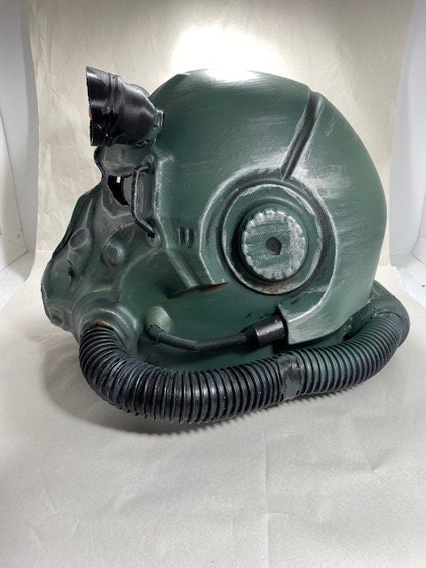 T60 Power Armor Helmet (Pre-War Military Green Paint) - Cosplay Replica - Glow in the Dark Lamp - Vacuum-Formed + Hand-Painted & Weathered