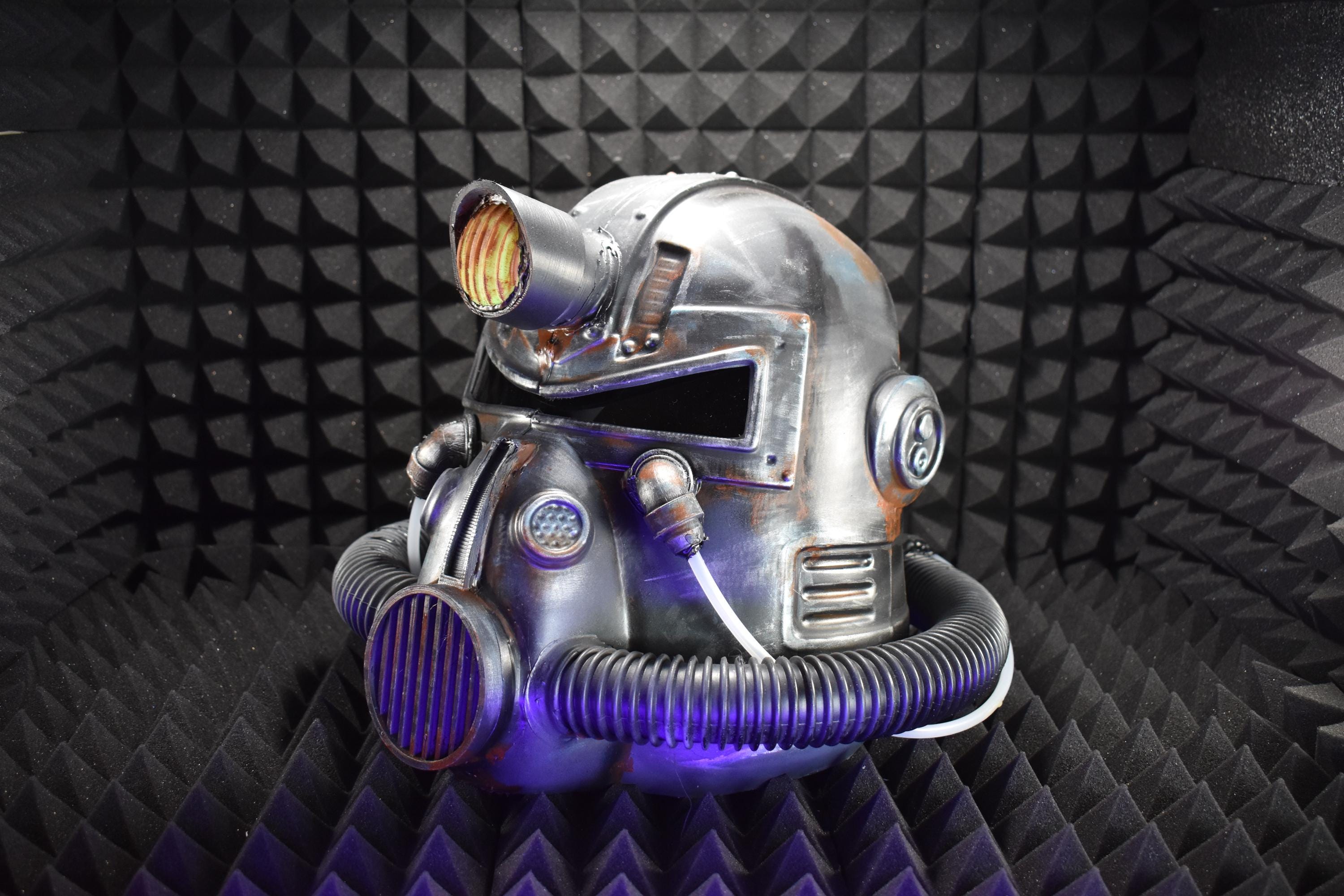 T51b Power Armor Helmet (Apocalyptic Metallic) - Cosplay Replica - Glow in the Dark Lamp - Vacuum-Formed + Hand-Painted & Weathered