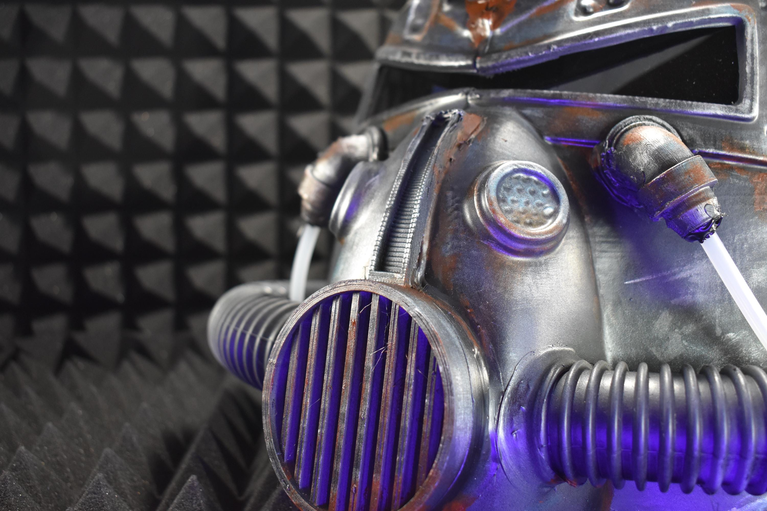 T51b Power Armor Helmet - Cosplay Armor - Glow in the Dark Lamp - Vacuum-Formed + Hand-Painted & Weathered